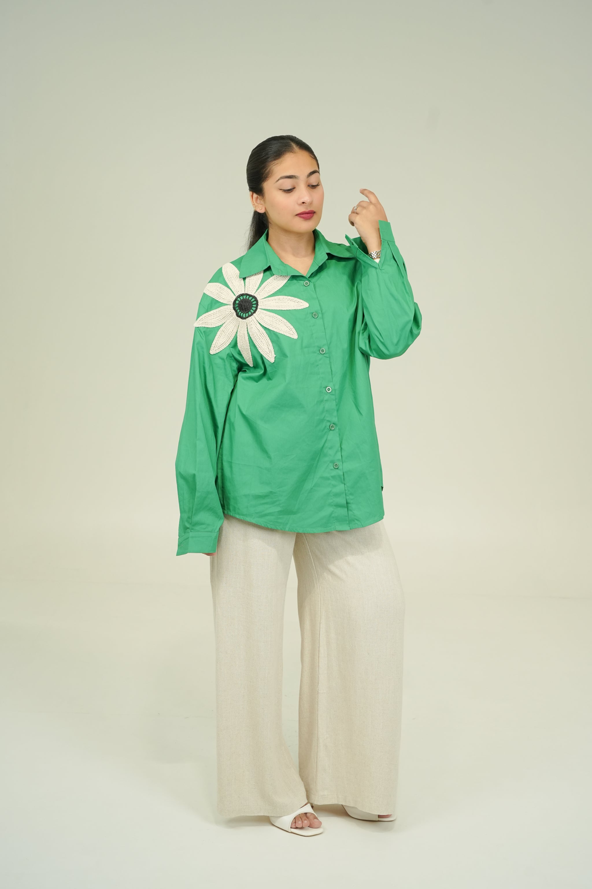 FLORAL ACCENT SHIRT