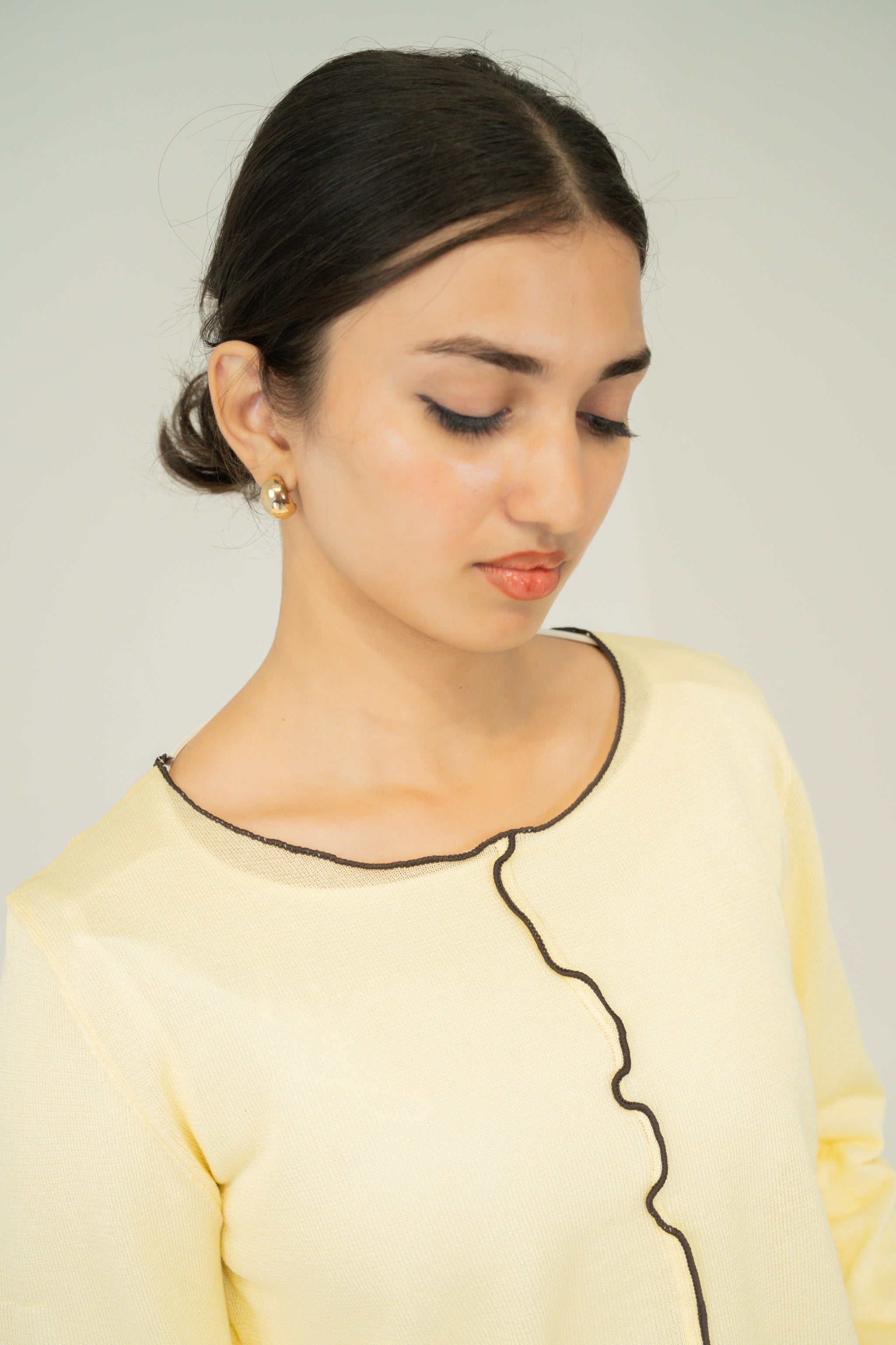 contrast edge knit wear