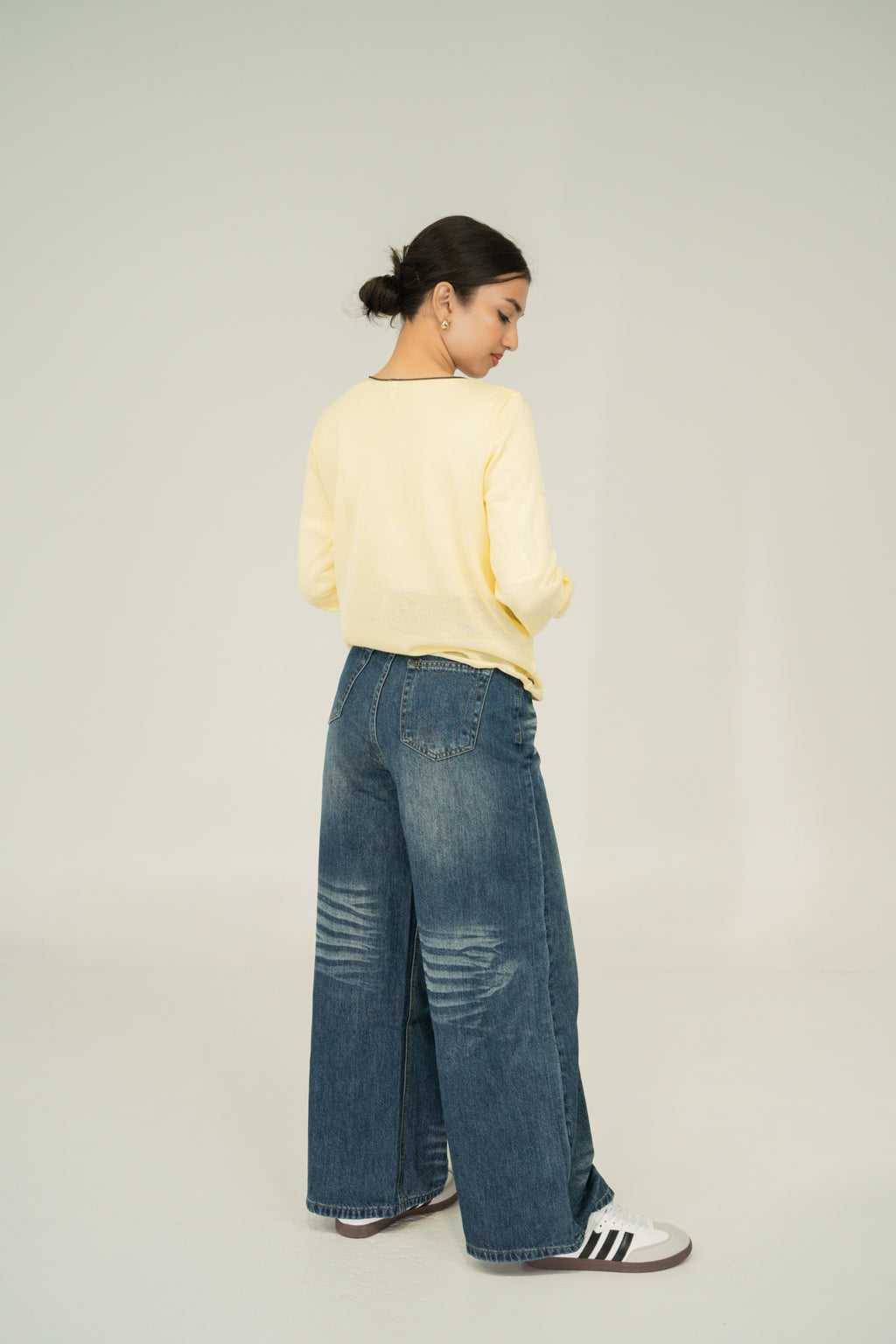 contrast edge knit wear